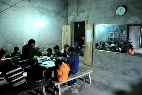 Thường thì lịch học vào buổi trưa khoảng 11h đến 12h, buổi chiều 4h30 đến 6h30, có khi học đến 9h tối