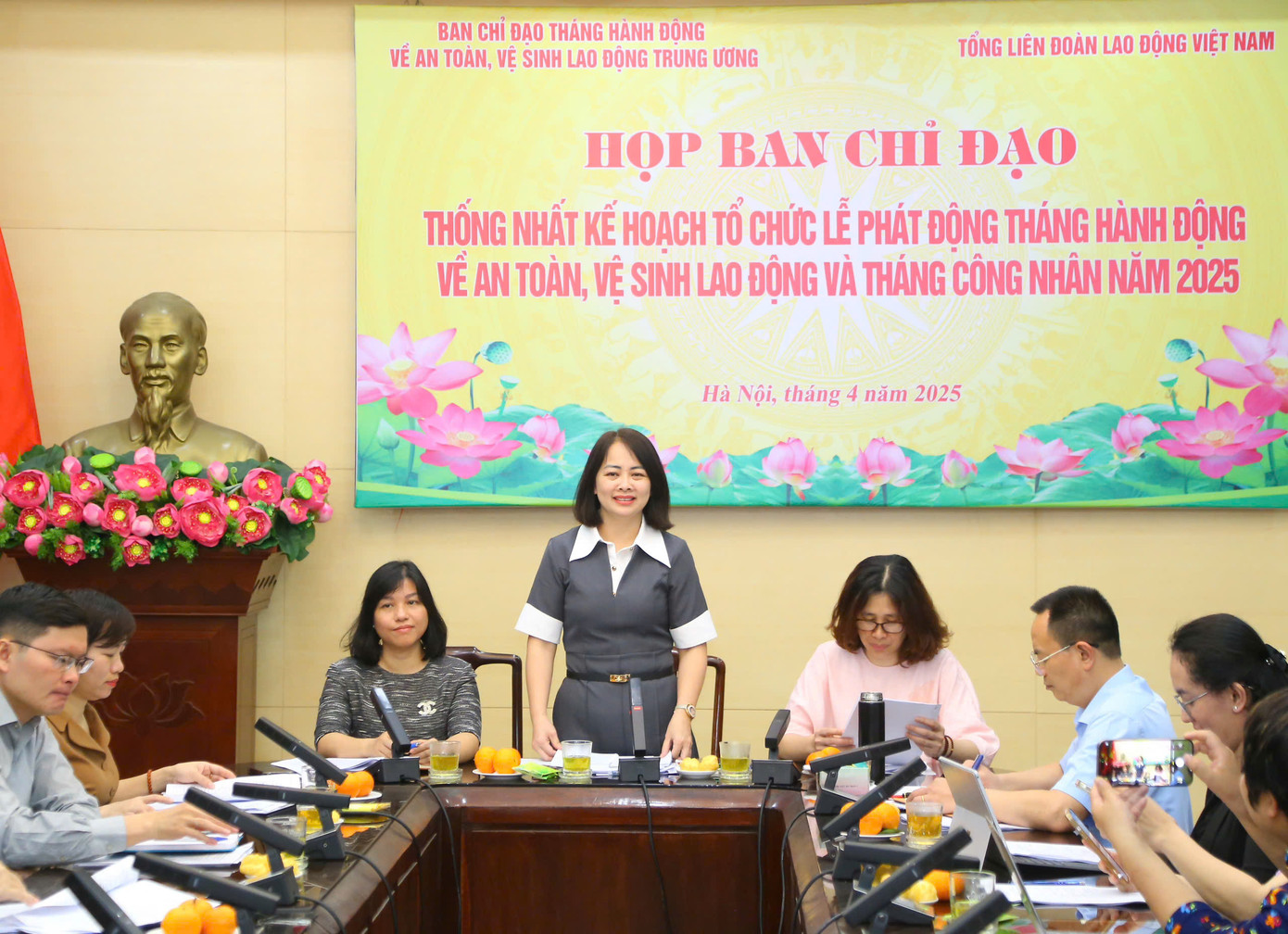 Bà Chu Thị Hạnh - Phó Cục trưởng Cục Việc làm, Bộ Nội vụ - thông tin tại họp báo. Ảnh: Tống Giáp. Bà Chu Thị Hạnh - Phó Cục trưởng Cục Việc làm, Bộ Nội vụ - thông tin tại họp báo. Ảnh: Tống Giáp.