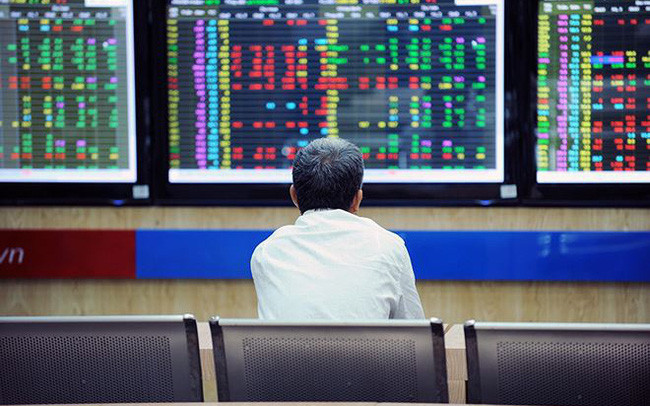 Ủy ban Chứng khoán Nhà nước đã quyết định xử phạt các cá nhân vì mua &quot;chui&quot; cổ phiếu.