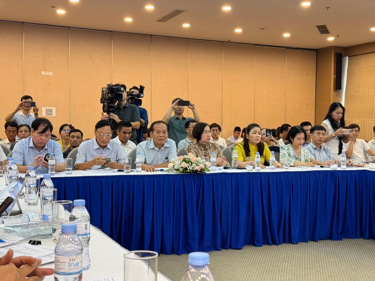 Đại diện nhiều doanh nghiệp kinh doanh xăng dầu có mặt tại hội thảo. Đại diện nhiều doanh nghiệp kinh doanh xăng dầu có mặt tại hội thảo.