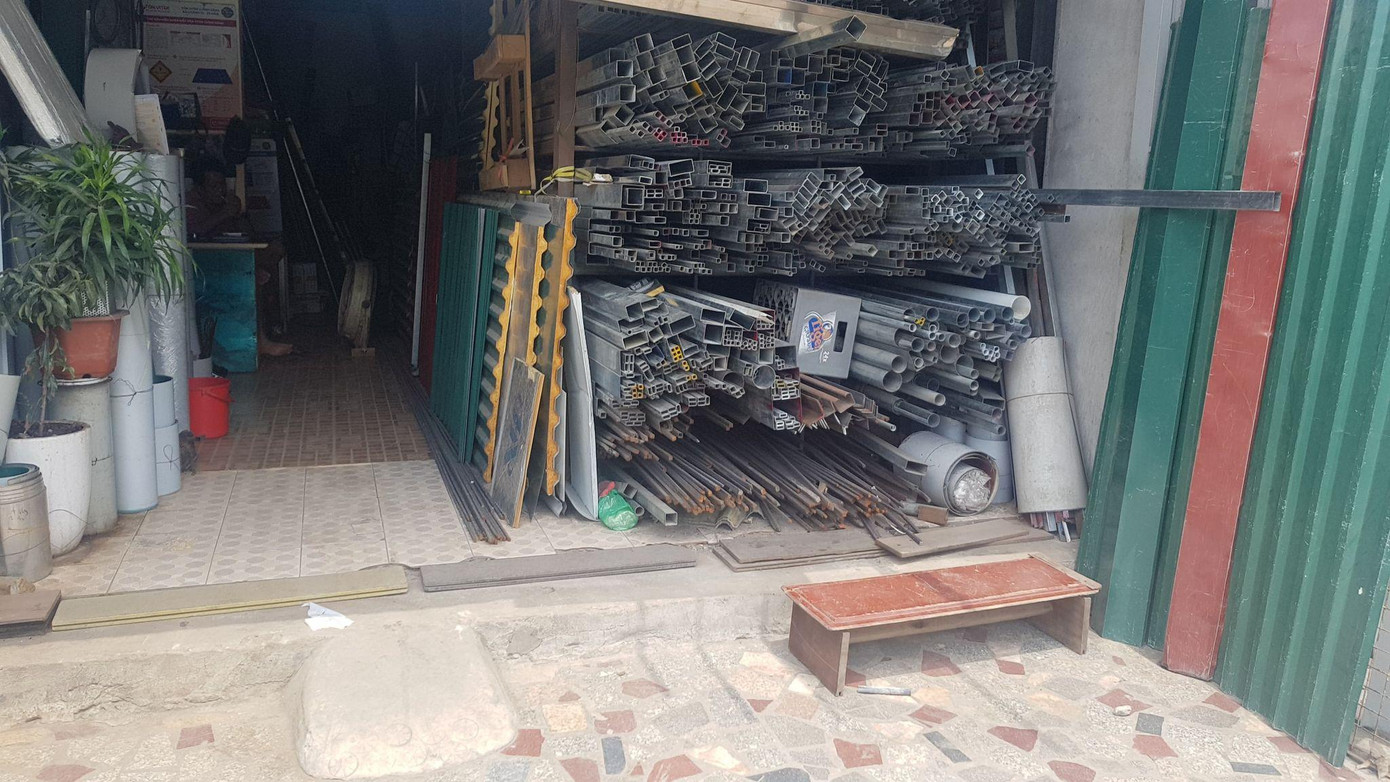 Đại lý sắt, thép trên đường Giải Phóng (Hà Nội) méo mặt vì giá thép có thời điểm tăng từng ngày. - Ảnh: Ngọc Mai Đại lý sắt, thép trên đường Giải Phóng (Hà Nội) méo mặt vì giá thép có thời điểm tăng từng ngày. - Ảnh: Ngọc Mai