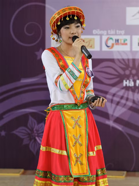 Nguyễn Thị Minh Sinh (ĐH Phương Đông) lại đưa làng văn hóa Đồng Mô (Sơn Tây)