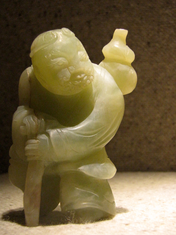 Tượng bát tiên làm bằng ngọc trắng xám và xanh, thời Nguyễn