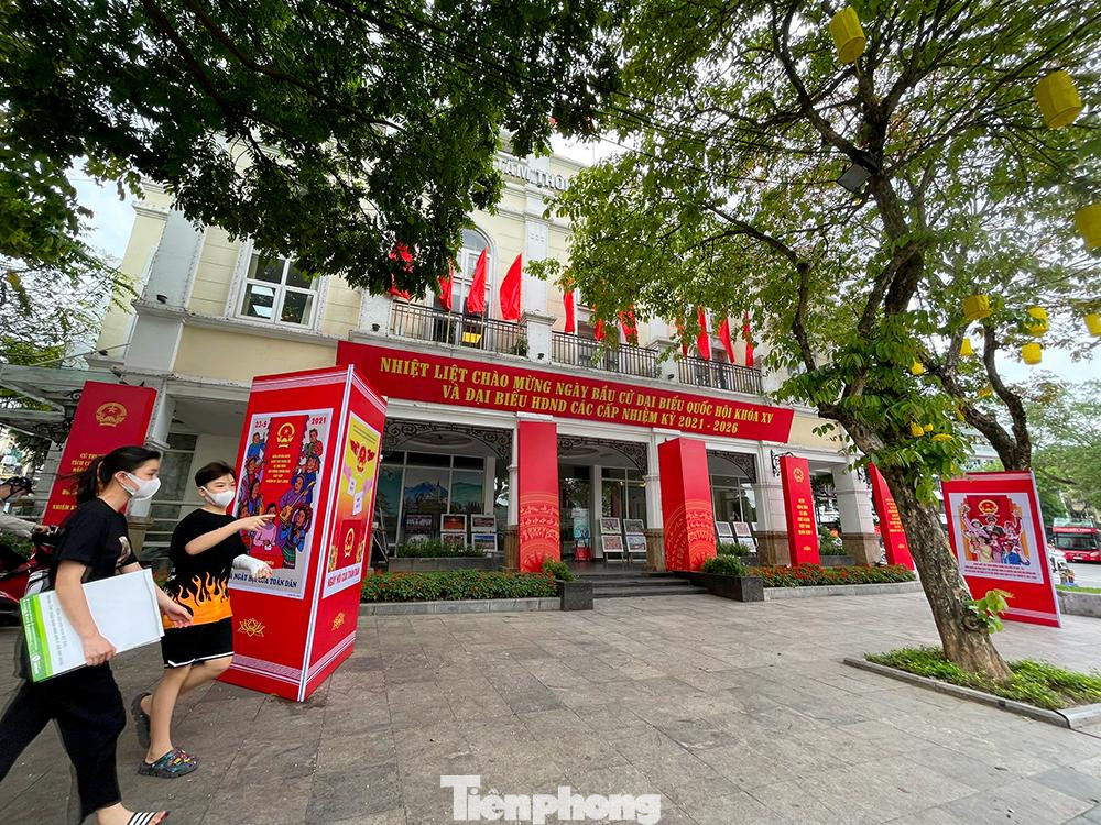 Công tác tuyên truyền nhằm mục đích tạo sự thống nhất về nhận thức, tư tưởng chính trị và hành động trong Đảng, sự đồng thuận trong xã hội trước cuộc bầu cử đại biểu Quốc hội khóa XV và đại biểu HĐND các cấp nhiệm kỳ 2021-2026 trên địa bàn Hà Nội.