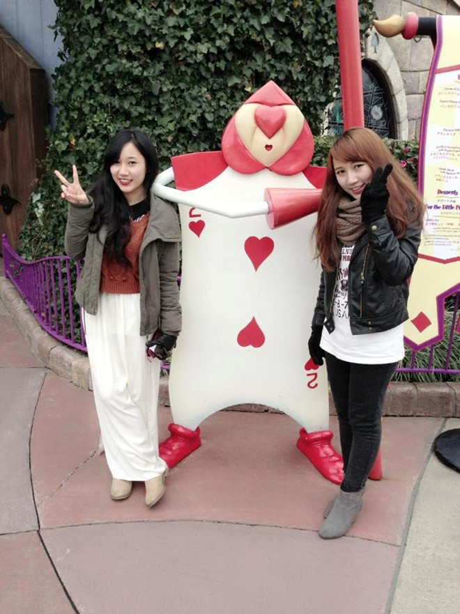 Nhiều năm liền đoạt danh hiệu học sinh giỏi, hiện cả hai đang là du học sinh tại Nagoya, ngành Quản trị Kinh doanh (Nhật Bản)