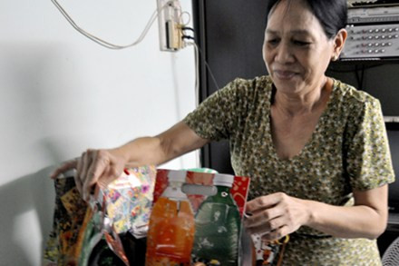 Kinh tế khó khăn nhưng nhiều gia đình vẫn quyết định thưởng tháng lương thứ 13 cho osin