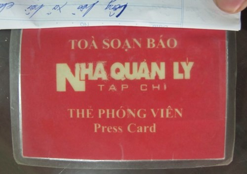 Lái xe vi phạm giao thông có... thẻ phóng viên ảnh 2
