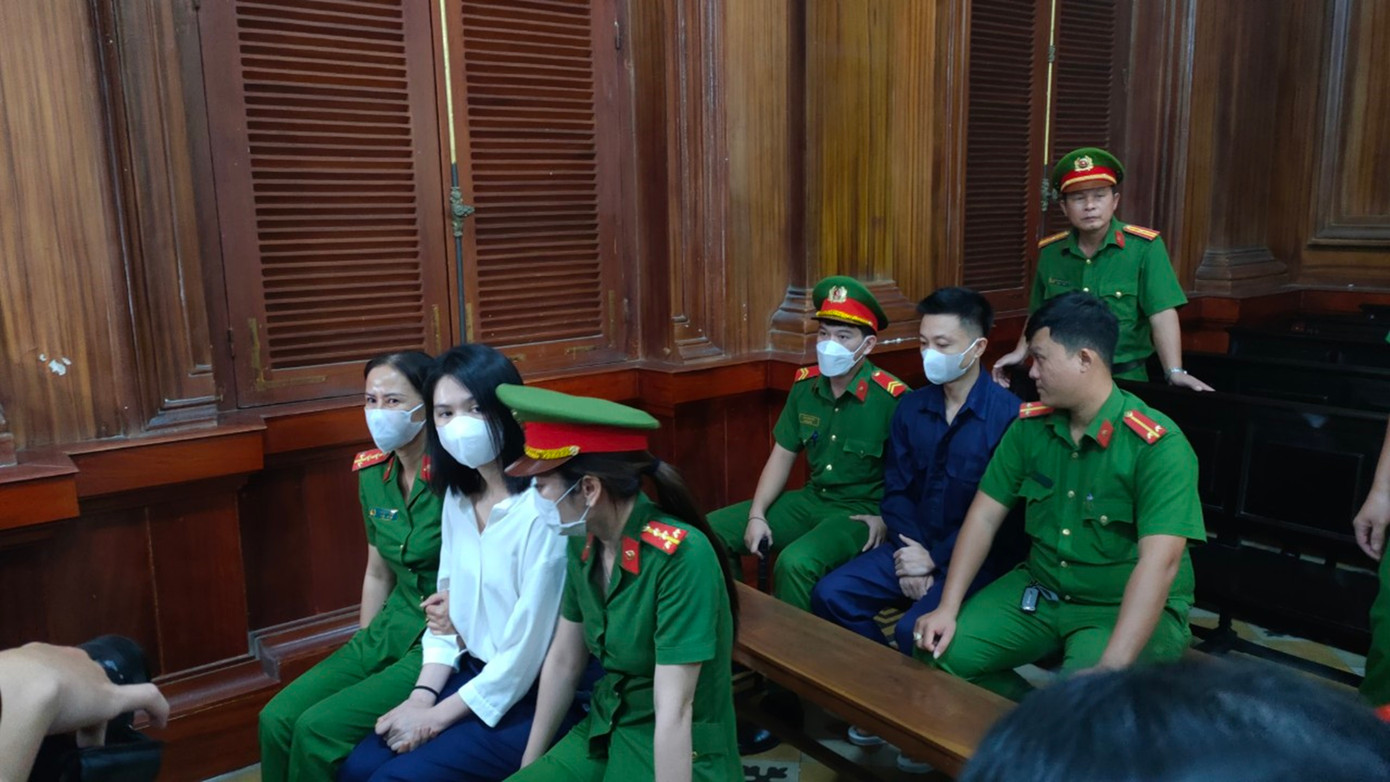 Hai bị cáo tại phiên tòa. Hai bị cáo tại phiên tòa.