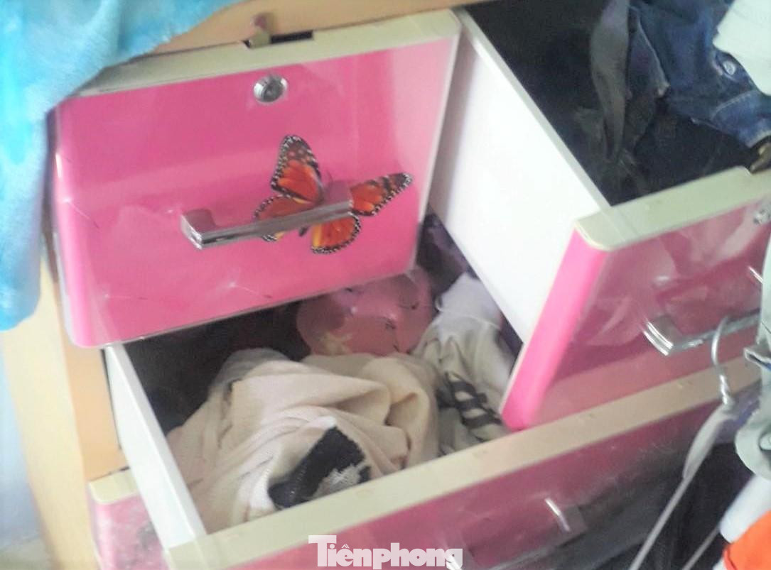 Kẻ trộm bới tung phòng trọ lấy tài sản Kẻ trộm bới tung phòng trọ lấy tài sản