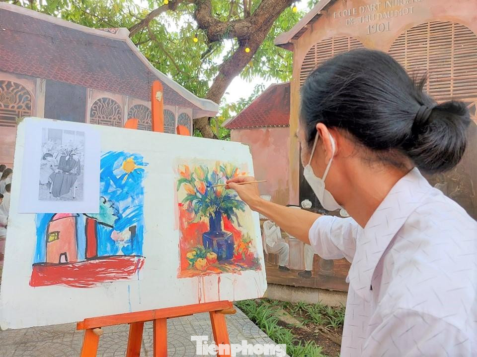 Nghề thủ công bản địa của trường Mỹ nghệ thực hành Thủ Dầu Một đã lan rộng, các xưởng thiết kế và sơn mài mọc lên vừa làm nơi thực tập, vừa tuyển dụng học sinh đã tốt nghiệp đến làm việc, đã tác động việc chuyển hóa công tác đào tạo dạy nghề đến việc cung cấp nguồn nhân lực nghệ nhân giỏi phục vụ nhu cầu thị trường lao động có tay nghề cao, góp phần phát triển ngành nghề truyền thống ở địa phương và khu vực, đã hình thành lớp nghệ nhân đầu tiên trên đất Thủ có tay nghề giỏi, có tri thức về văn hóa thẩm mỹ, trở thành những nhân vật trụ cột trong giảng dạy, đào tạo nghề và mở mang sự nghiệp mỹ thuật truyền thống sau này.