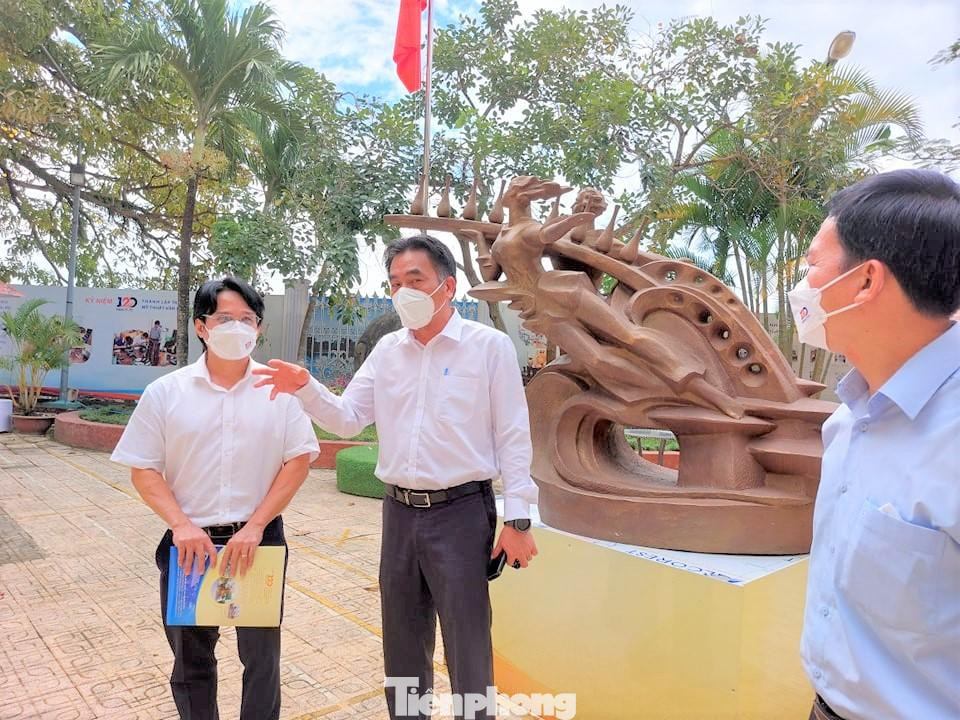 Ngày 23/11, UBND tỉnh Bình Dương tổ chức họp báo thông tin về việc kỷ niệm 120 năm hình thành và phát triển trường Trung cấp Mỹ thuật – Văn hóa Bình Dương. Phó Chủ tịch UBND tỉnh Bình Dương Nguyễn Lộc Hà, cho biết ngôi trường có bề dày lịch sử lâu đời, gắn liền với văn hóa, con người Bình Dương. Ngoài việc bảo tồn giá trị lịch sử, trường Trung cấp Mỹ thuật – Văn hóa Bình Dương định hướng phát triển phù hợp với thời đại.