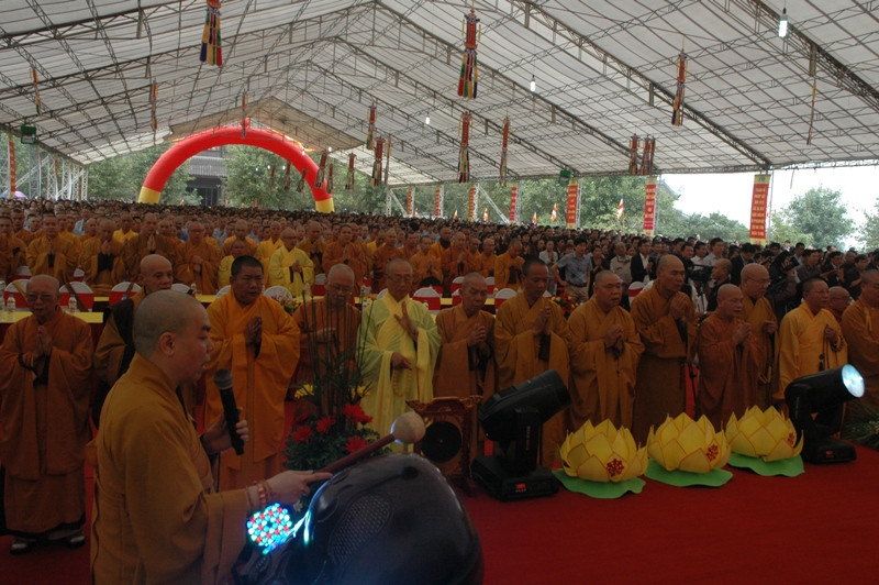 Đại lễ có sự góp mặt của nhiều chức sắc quan trọng của Giáo hội Phập giáo và 500 sư thầy trên cả nước