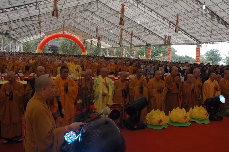 Đại lễ có sự góp mặt của nhiều chức sắc quan trọng của Giáo hội Phập giáo và 500 sư thầy trên cả nước