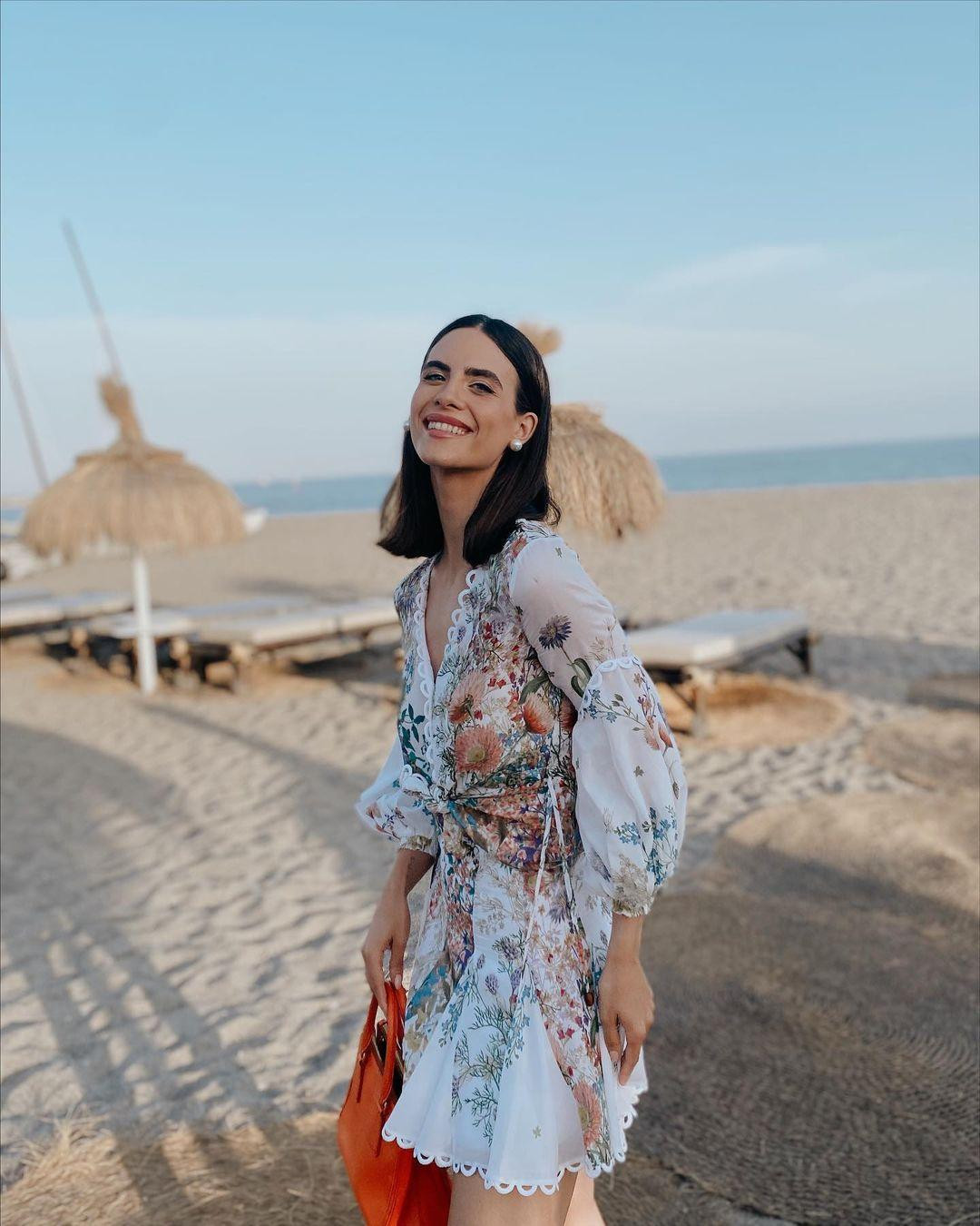 Bên cạnh đó, việc chọn kiểu tóc chưa phù hợp cũng khiến cho Julianna Rio trở nên kém nữ tính hơn.