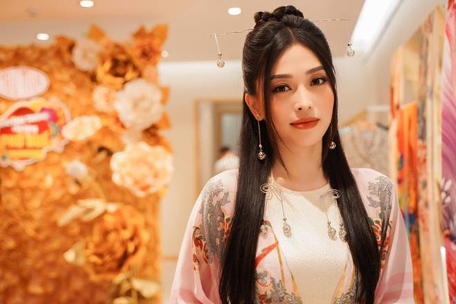 Á hậu Phương Nga cũng sẽ tuyệt đẹp nếu hoá thân thành chị Hằng với tạo hình cổ trang cực kỳ ấn tượng này.