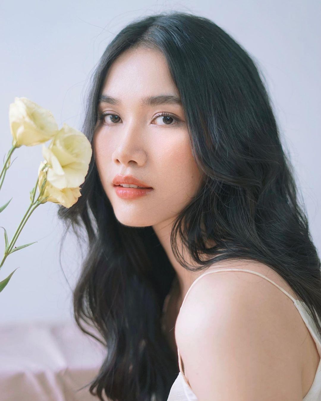 Á hậu Phương Anh xinh đẹp tựa nàng thơ đầy cuốn hút.