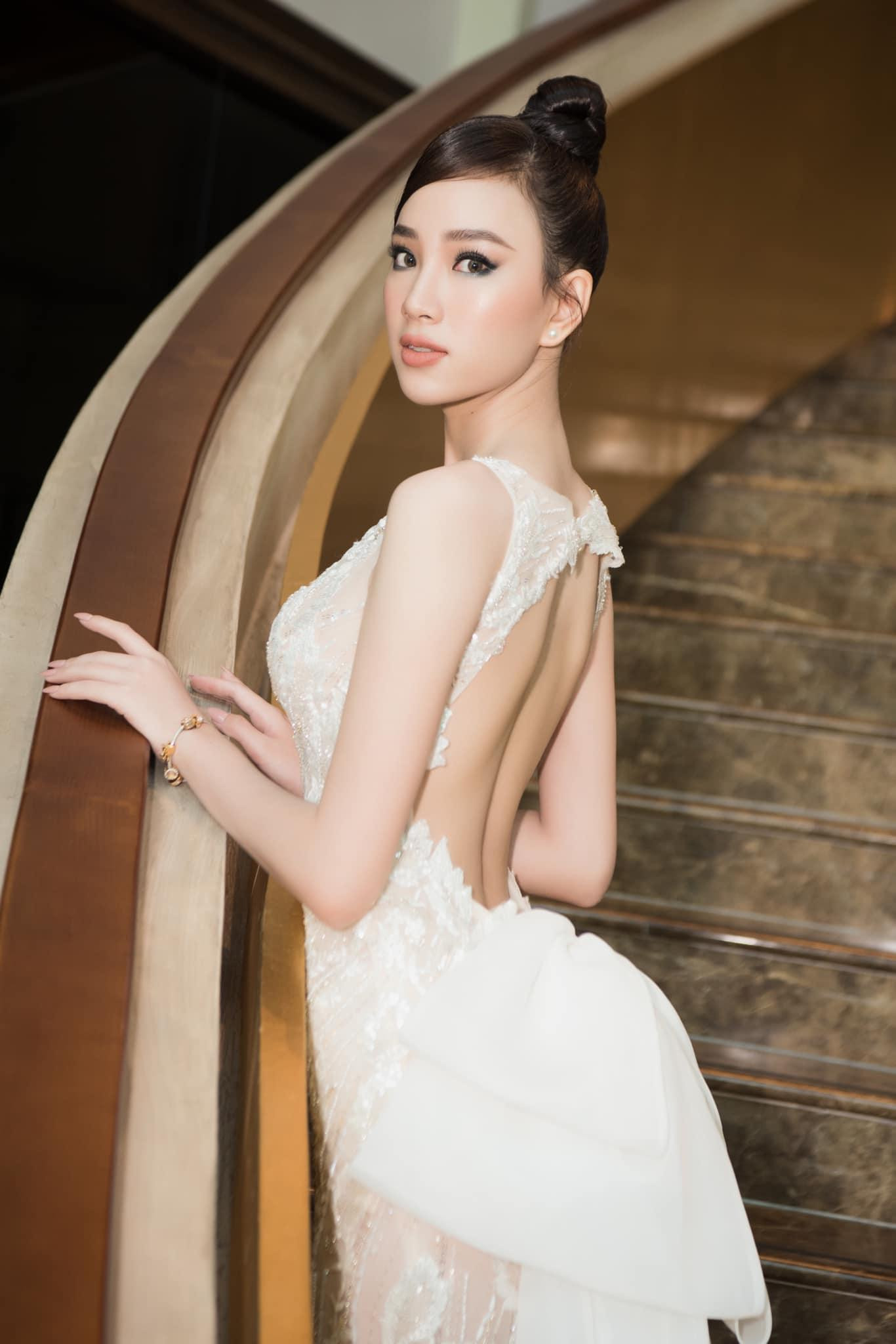 Trước đây vì hoàn cảnh gia đình khó khăn, mẹ bị ung thư nên Ái Nhi đành gác lại việc học đại học. Để phụ giúp gia đình, cô bắt đầu với công việc make-up, đó là cơ hội giúp người đẹp đến với nghề người mẫu sau này. Song song đó, để đủ chi phí trang trải cuộc sống, Ái Nhi còn đi làm thêm ở các tiệm cơm văn phòng.