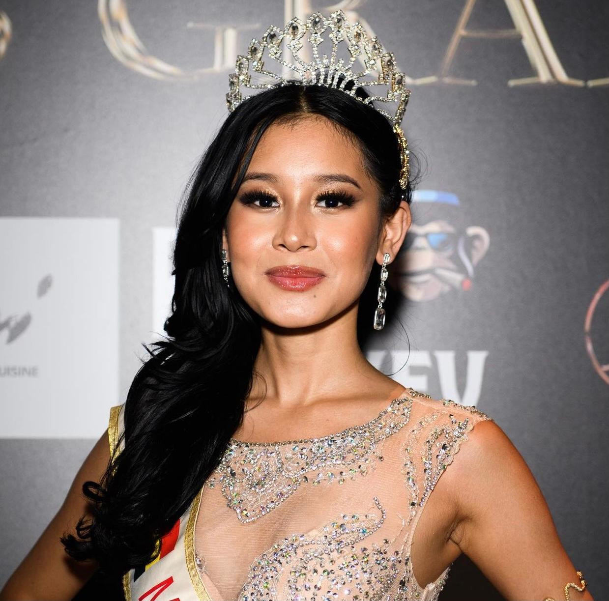 Mới đây, người đẹp Zomkey Tenzin đã đăng quang ngôi vị Hoa hậu Hoà bình Bỉ 2021. Mới đây, người đẹp Zomkey Tenzin đã đăng quang ngôi vị Hoa hậu Hoà bình Bỉ 2021.