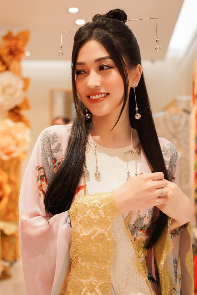 Sở hữu nhan sắc yêu kiều, thanh lịch nên Phương Nga cực kỳ phù hợp với hình tượng mỹ nhân cổ trang.