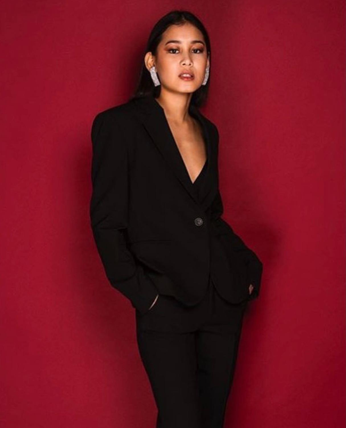 Zomkey được sinh ra tại một trại tị nạn của người Tây Tạng tại Ấn Độ và sau đó nhập cư vào Flemish Brabant, Bỉ. Zomkey được sinh ra tại một trại tị nạn của người Tây Tạng tại Ấn Độ và sau đó nhập cư vào Flemish Brabant, Bỉ.