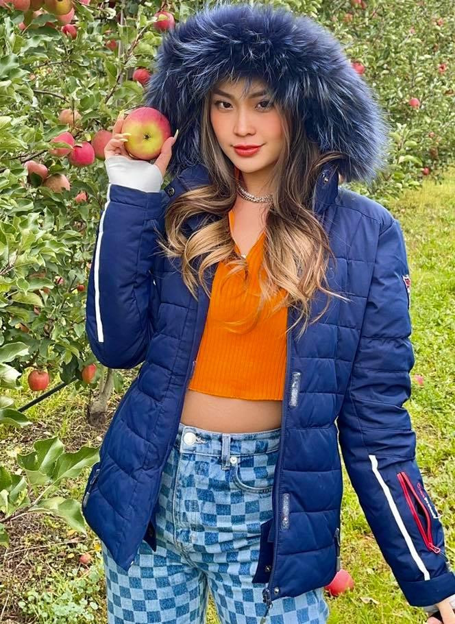 Á hậu Diễm Trang diện style cá tính, khoe vòng eo thon quyến rũ.