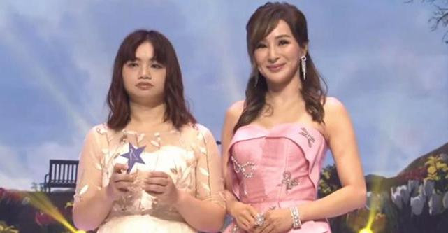 Vượt qua mặc cảm về ngoại hình, cô đã được BTC trao giải &quot;Thí sinh nỗ lực nhất&quot;.