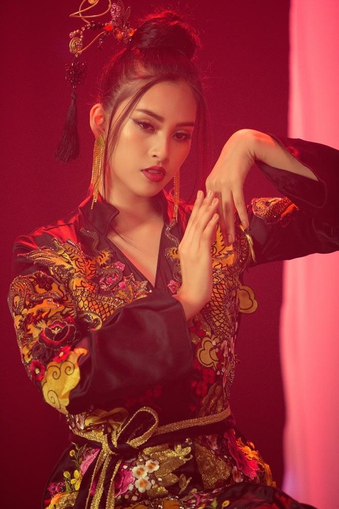 Tiểu Vy từng nhiều lần hoá thân thành mỹ nhân cổ trang nhưng lần nào cũng khiến khán giả phải xao xuyến vì nhan sắc liêu trai cực kỳ xinh đẹp của mình.