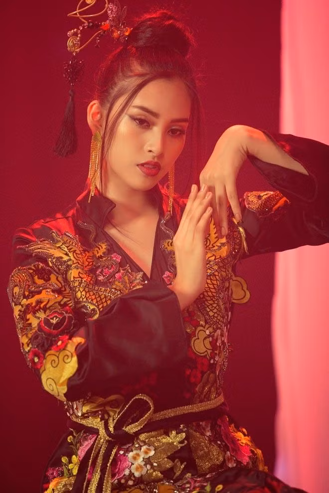 Tiểu Vy từng nhiều lần hoá thân thành mỹ nhân cổ trang nhưng lần nào cũng khiến khán giả phải xao xuyến vì nhan sắc liêu trai cực kỳ xinh đẹp của mình.