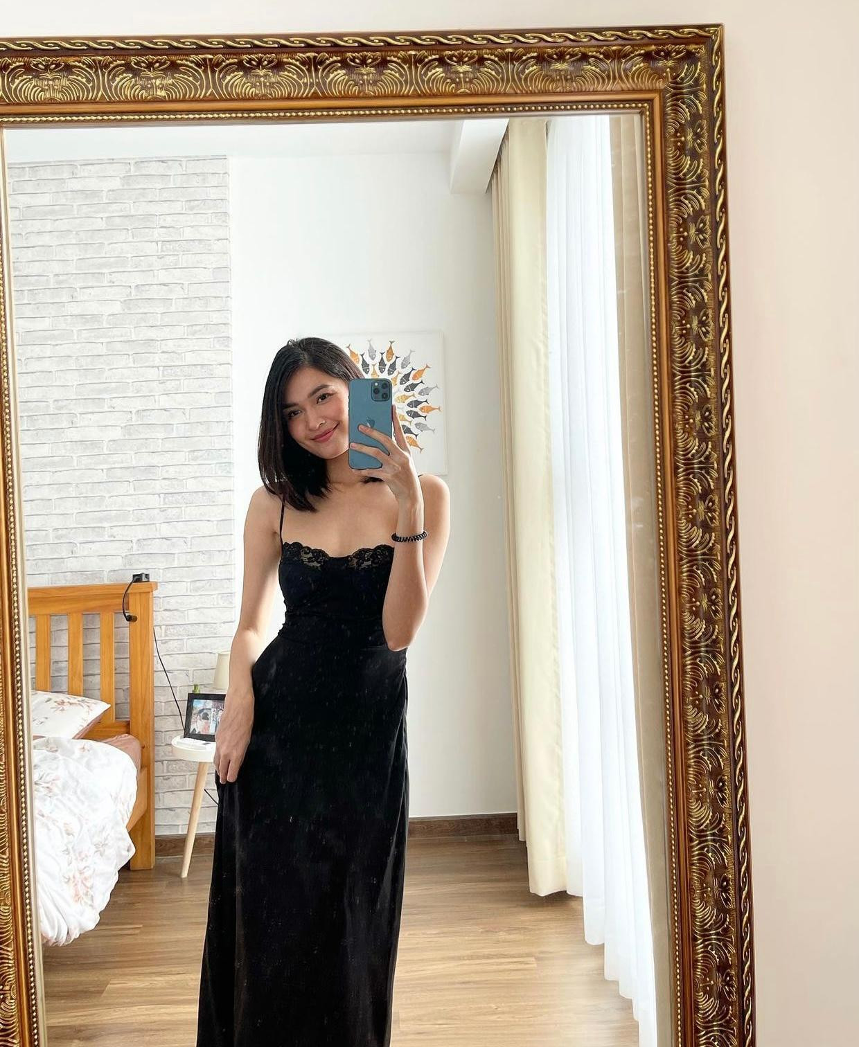 Á hậu Thuỳ Dung diện váy ren cúp ngực màu đen xinh đẹp "gây thương nhớ".