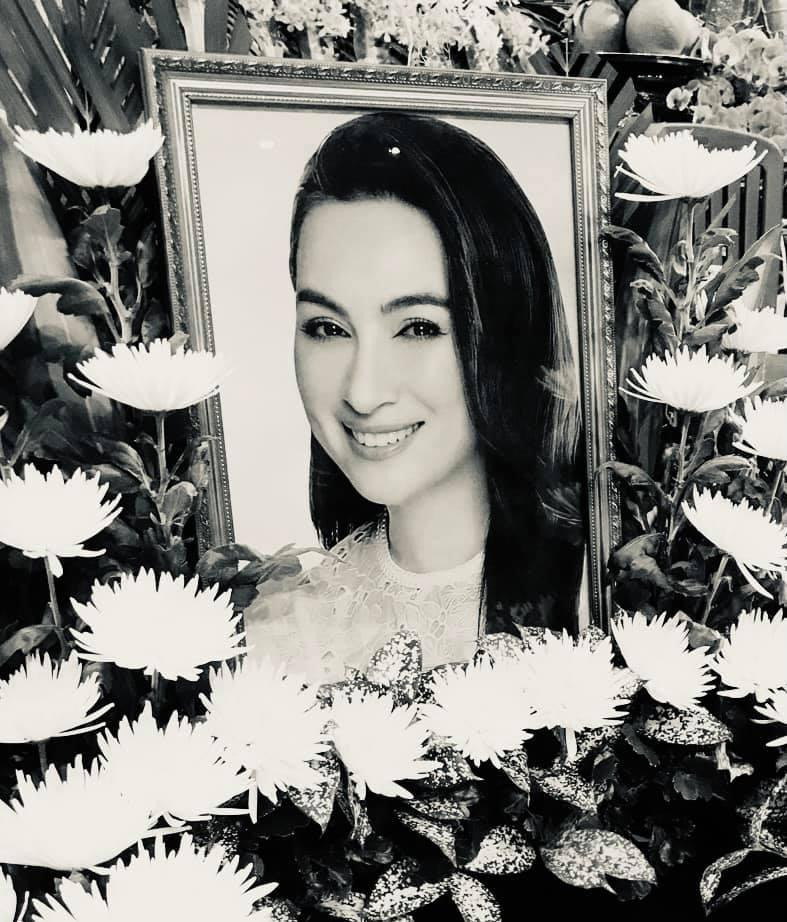 Ca sĩ Phi Nhung qua đời ở tuổi 49 vì COVID-19. Ca sĩ Phi Nhung qua đời ở tuổi 49 vì COVID-19.