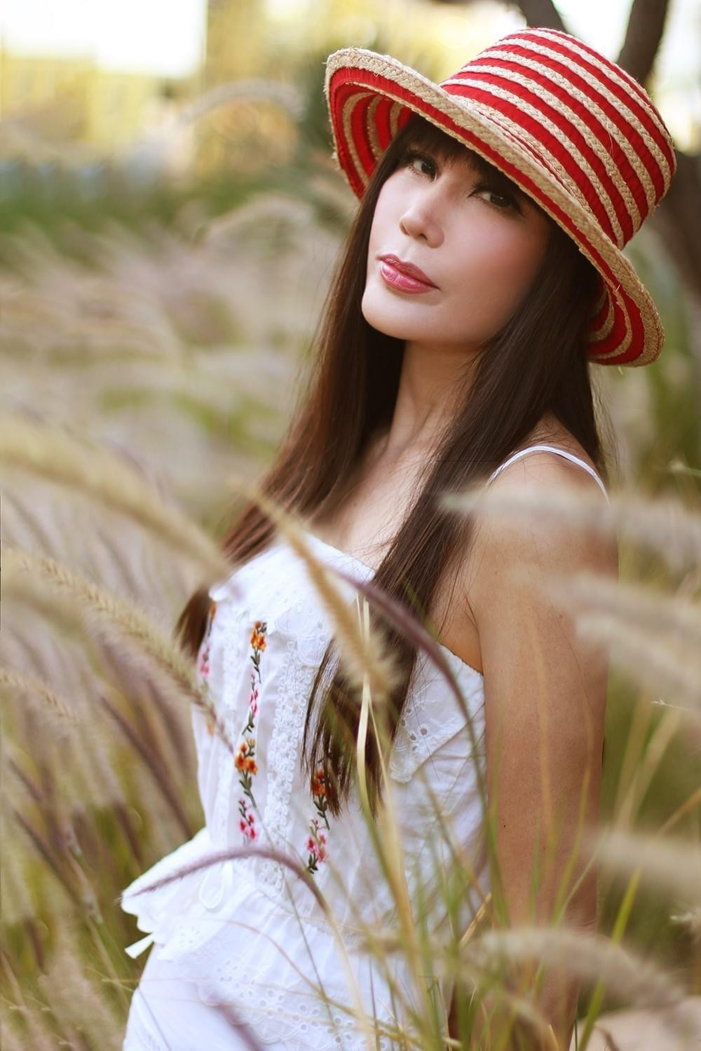 Danh ca Nhật Hạ tìm được bến đỗ hạnh phúc bên ông xã hơn 18 tuổi. Danh ca Nhật Hạ tìm được bến đỗ hạnh phúc bên ông xã hơn 18 tuổi.