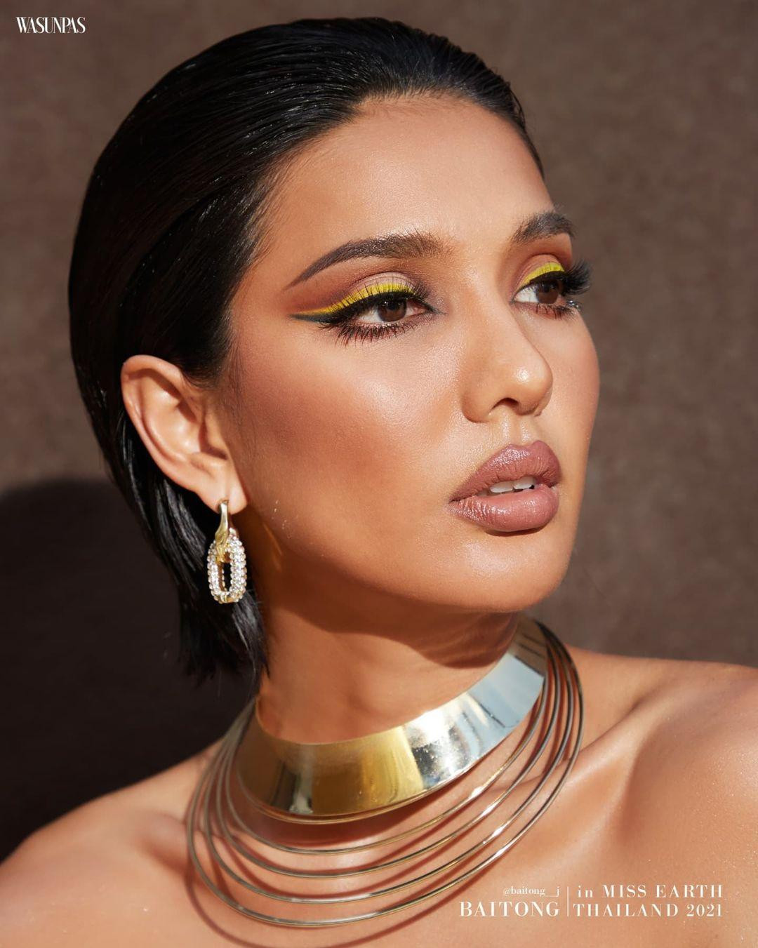 Mặc dù vậy, nhan sắc của Baitong Jareerat được đánh giá khá cao nhờ vẻ quyến rũ và hiện đại. Mặc dù vậy, nhan sắc của Baitong Jareerat được đánh giá khá cao nhờ vẻ quyến rũ và hiện đại.