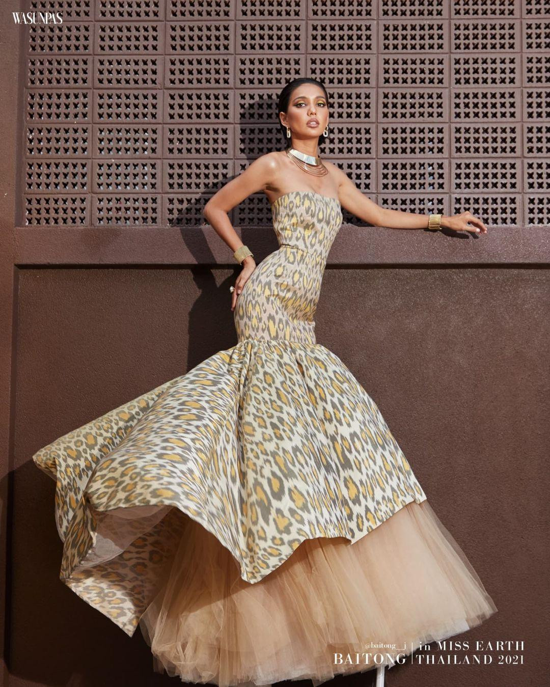 Baitong Jareerat sở hữu chiều cao 1m70, làn da nâu cá tính và những đường cong quyến rũ. Baitong Jareerat sở hữu chiều cao 1m70, làn da nâu cá tính và những đường cong quyến rũ.