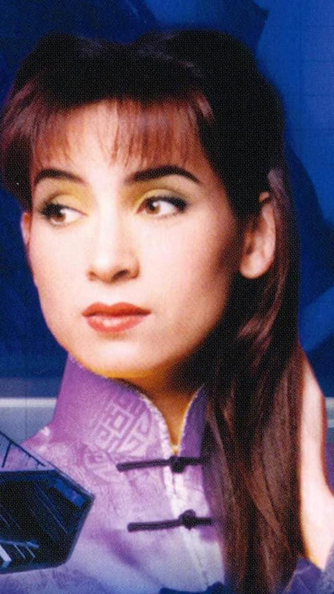 Chính nhờ sự kết hợp giữa nhan sắc lai Tây và phong cách thời trang đậm chất Việt đã khiến Phi Nhung trở thành tên tuổi sáng giá, rất được yêu mến tại sân khấu ca nhạc hải ngoại.