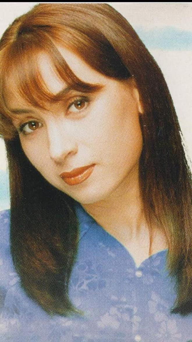 Đôi mắt to tròn, sâu thẳm hút hồn cùng sống mũi cao thanh tú và bờ môi đầy đặn đã mang tới hình ảnh cuốn hút cho Phi Nhung mỗi khi đứng trên sân khấu ca nhạc.