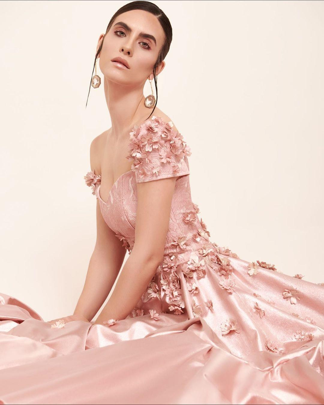 Nhan sắc của Julianna Rio khi làm người mẫu nhận được nhiều lời khen ngợi hơn khi đứng trên sân khấu thi hoa hậu.