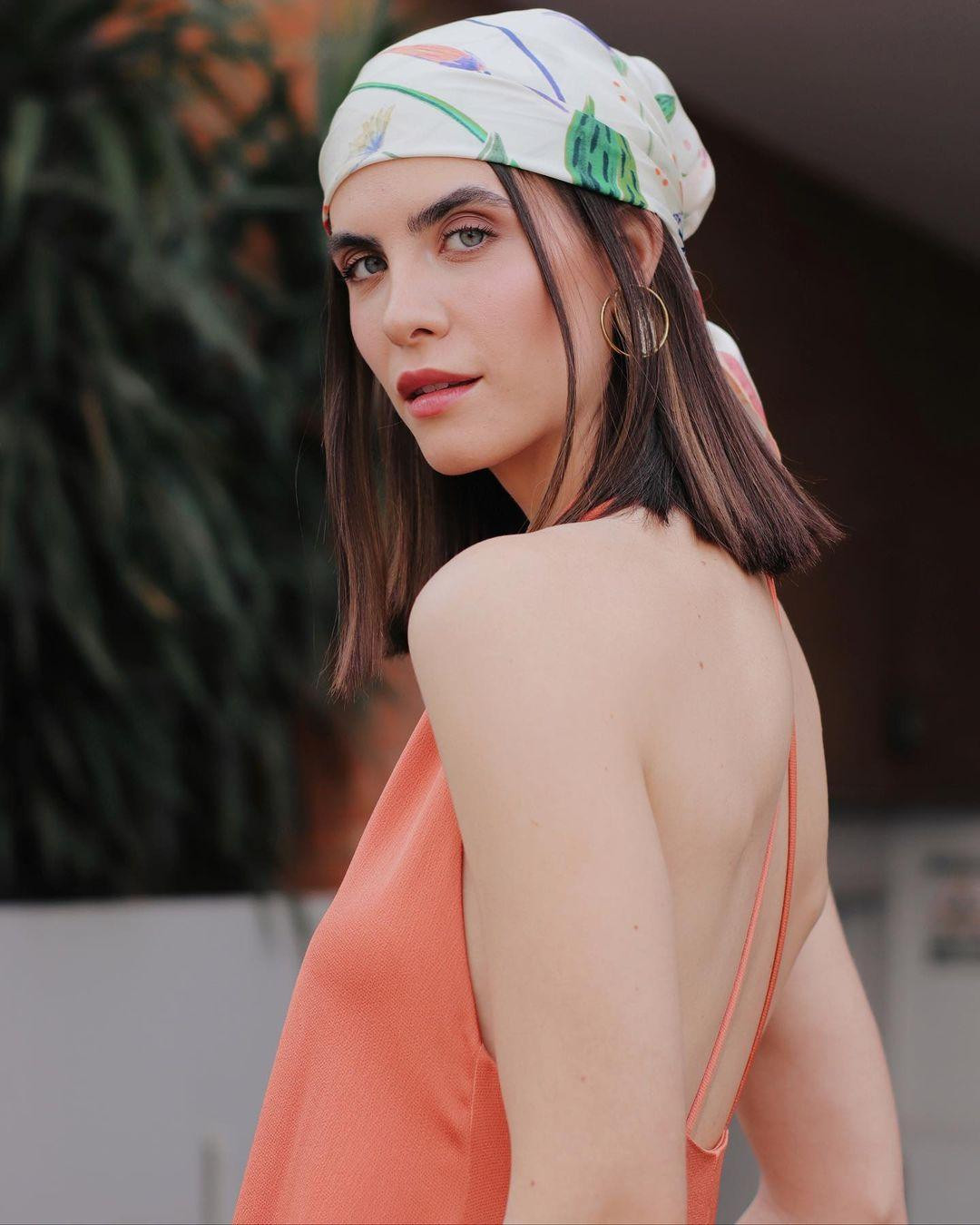 Nhan sắc của tân Hoa hậu sau khi đăng quang gây tranh cãi trái chiều. Người đẹp bị chê già nua vì đã 27 tuổi.