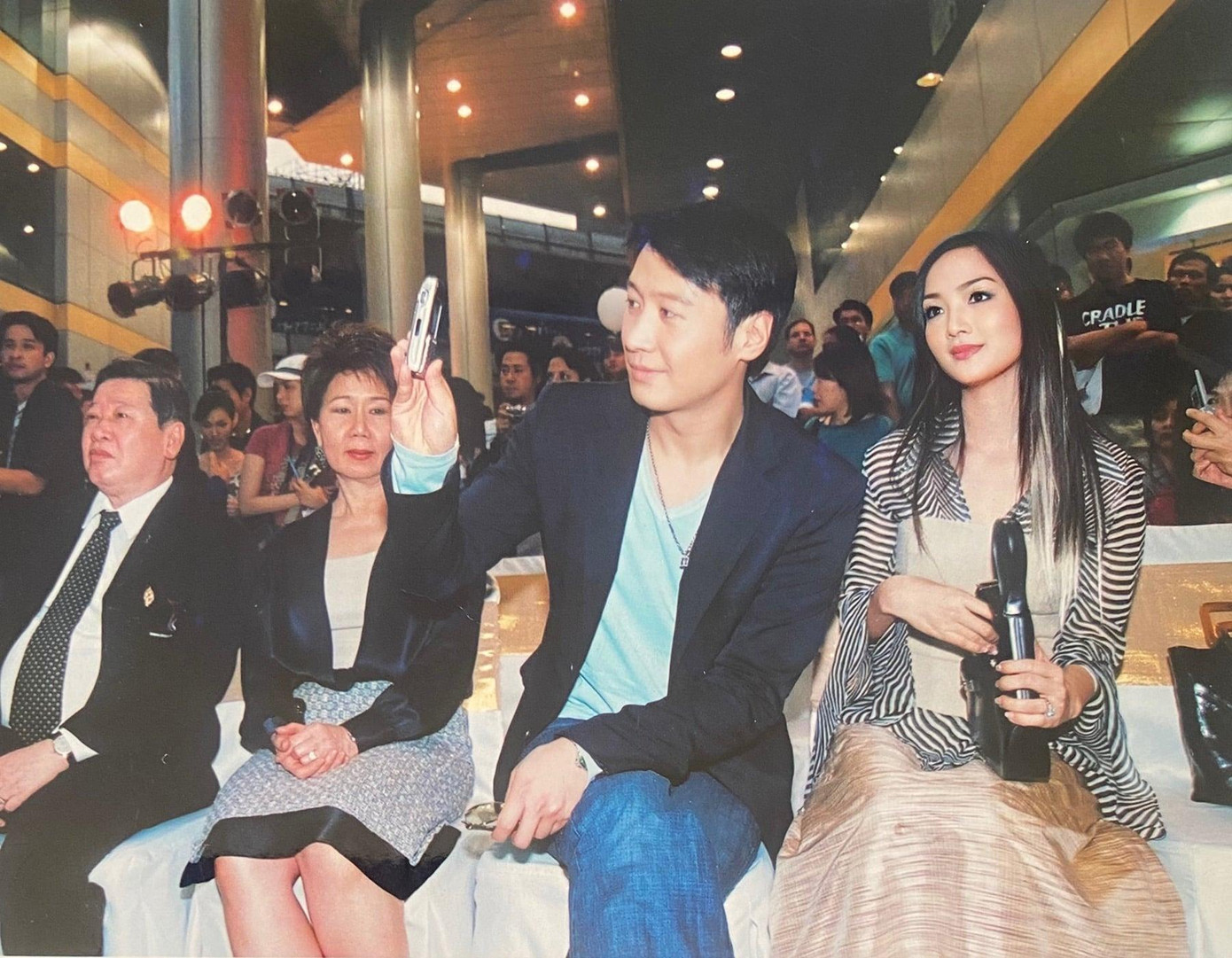 Giáng My sánh vai cùng 'thiên vương' Lê Minh tại sự kiện. Cô được khen ngợi với nhan sắc trẻ trung, xinh đẹp.