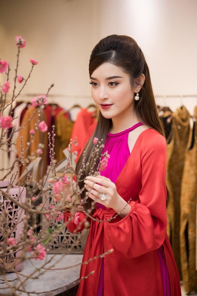 Sở hữu nét đẹp vừa ngọt ngào, vừa bí ẩn, Huyền My hứa hẹn sẽ rất cuốn hút khi hoá thân thành hình tượng chị Hằng xinh đẹp.