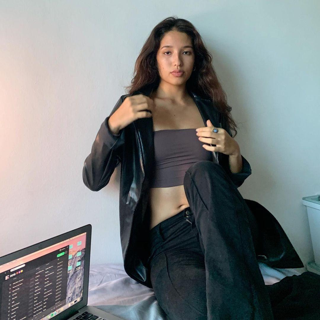 Người đẹp cao 1m73 từng rất mặc cảm về ngoại hình có phần thô kệch của mình và cô đã tìm tới thể thao như một động lực để cảm thấy vui vẻ trong cuộc sống.