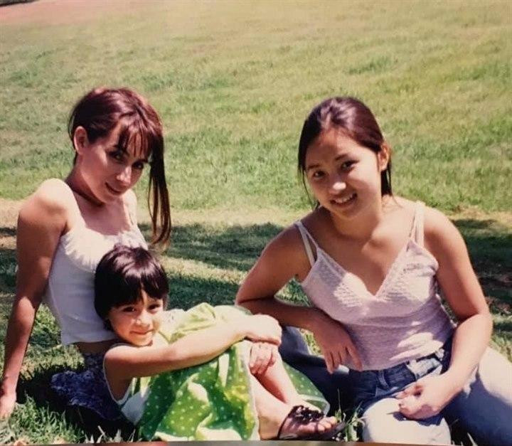 Ngắm nhan sắc xinh đẹp, rực rỡ của Phi Nhung thời trẻ càng khiến các fans thêm xót xa cho cuộc đời bạc mệnh của cô.