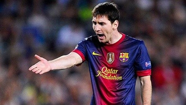 Messi từng nổi nóng ngay trên sân với người đàn anh Villa trong 1 trận đấu mùa giải năm ngoái. Messi từng nổi nóng ngay trên sân với người đàn anh Villa trong 1 trận đấu mùa giải năm ngoái