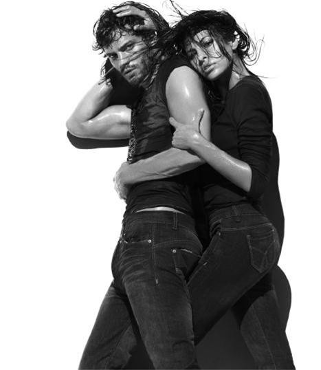 Eva Mendes và Jamie Dornann nóng bỏng cùng Jeans ảnh 8