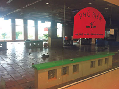 Nhiều gian hàng như thế này tại TPHCM đang mong muốn bán tháo để trả lại mặt bằng. ảnh: L.N