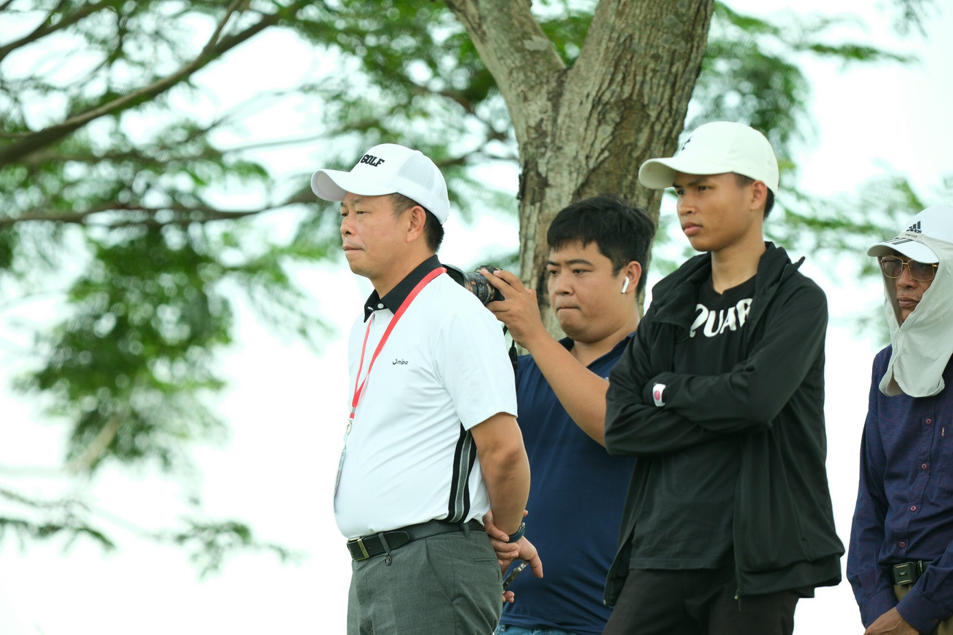 Sáng 10/8, nhà báo Phùng Công Sưởng – Phó Tổng biên tập báo Tiền Phong, Phó trưởng ban Thường trực Ban tổ chức Giải Vô địch Golf Quốc gia năm 2023 – Cúp VinFast có mặt trên sân Vinpearl Golf Hải Phòng, trực tiếp kiểm tra công tác tổ chức giải đấu.