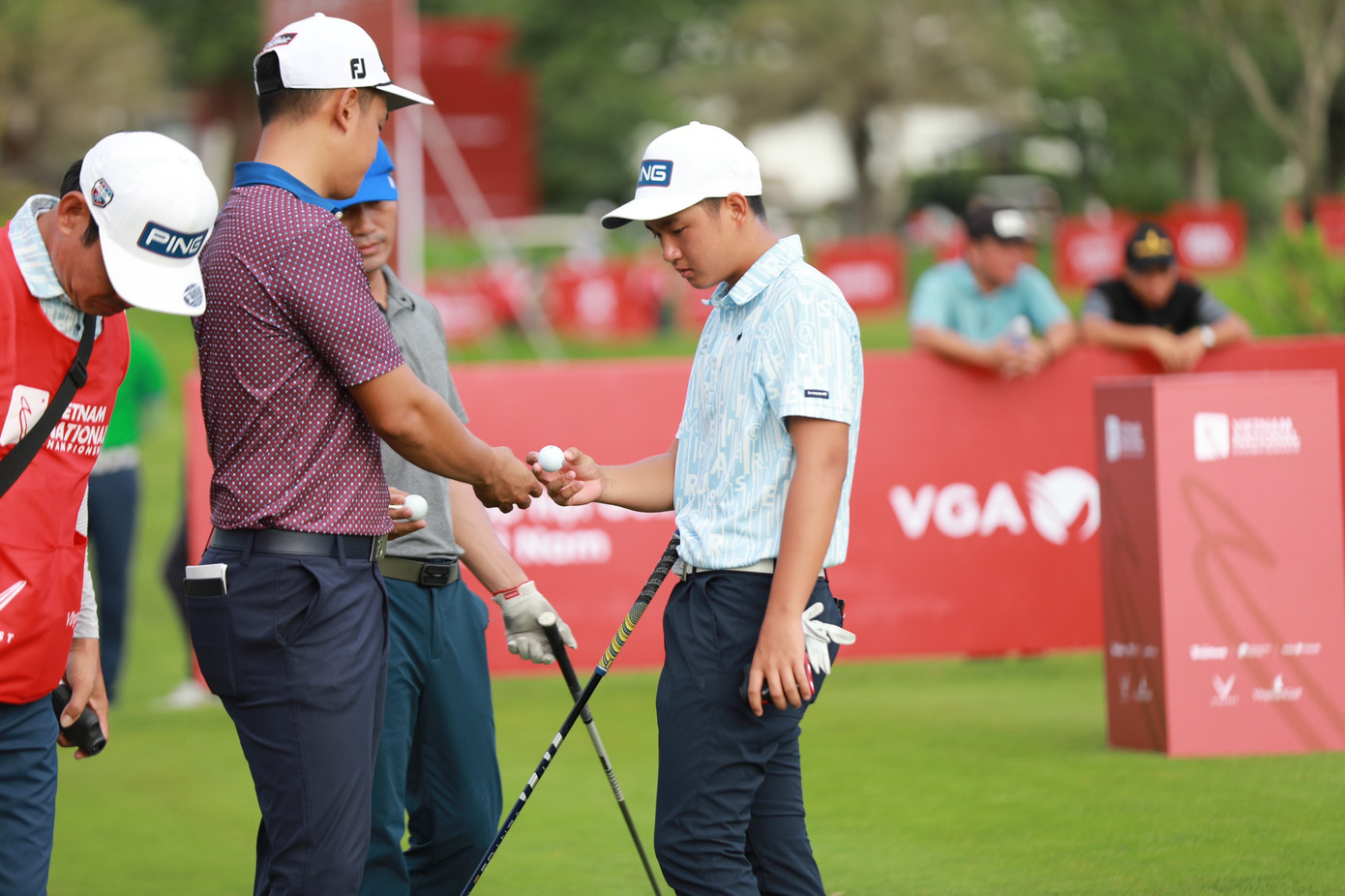 Tại ngày thi đấu thứ hai Giải Vô địch Golf Quốc gia năm 2023 - Cúp VinFast, đương kim vô địch Nguyễn Anh Minh xuất phát từ hố 1 lúc 6h48, cùng nhóm với bộ đôi chuyên nghiệp Trương Chí Quân và Doãn Văn Định.