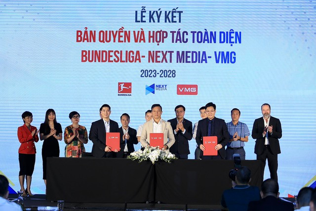 Lễ ký kết thỏa thuận hợp tác giữa Next Media, VMG Media và Bundesliga Lễ ký kết thỏa thuận hợp tác giữa Next Media, VMG Media và Bundesliga