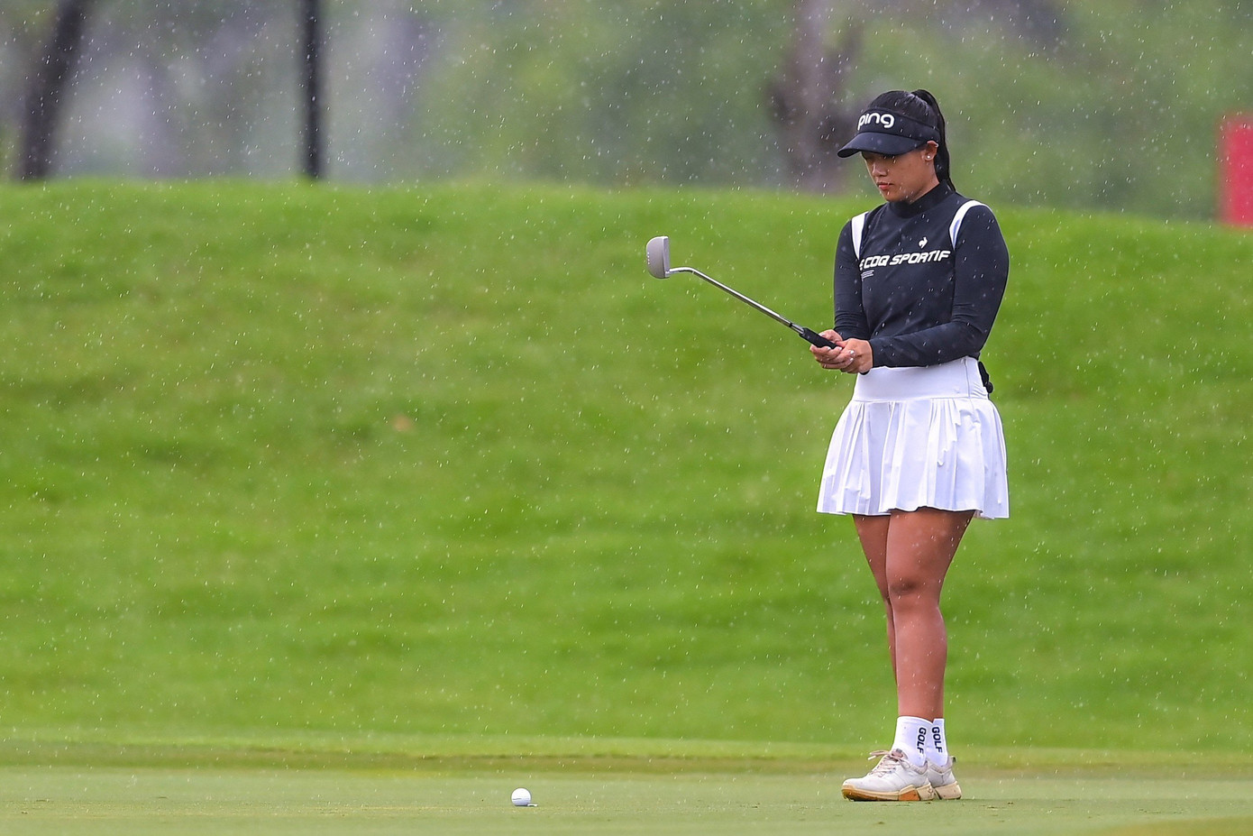 Thảo My tập trung thi đấu. Nhà cựu Vô địch Quốc gia đang tạm xếp ở vị trí thứ 3 sau 11 hố.