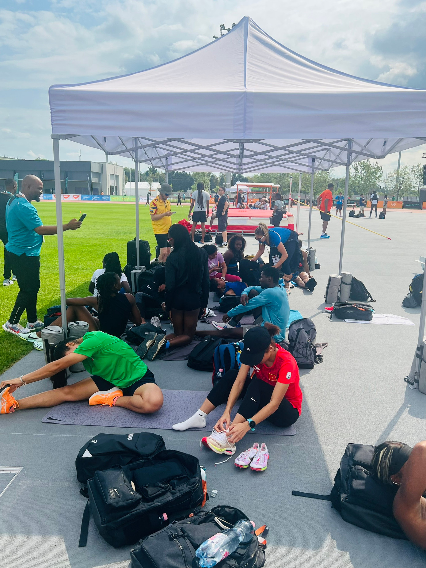 Theo danh sách trên website chính thức của giải đấu, Oanh sẽ thi đấu với số đeo 1458, cạnh tranh với 58 VĐV ở nội dung 1.500m nữ.