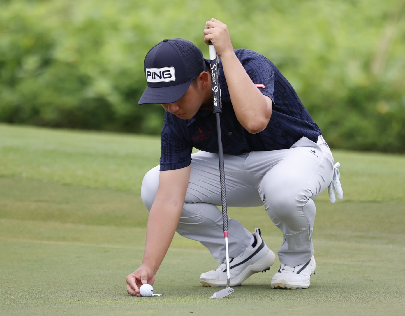 Qua 6 hố đầu vòng áp chót, Nguyễn Anh Minh thừa 1 gậy do bogey hố 4 (điểm -2).